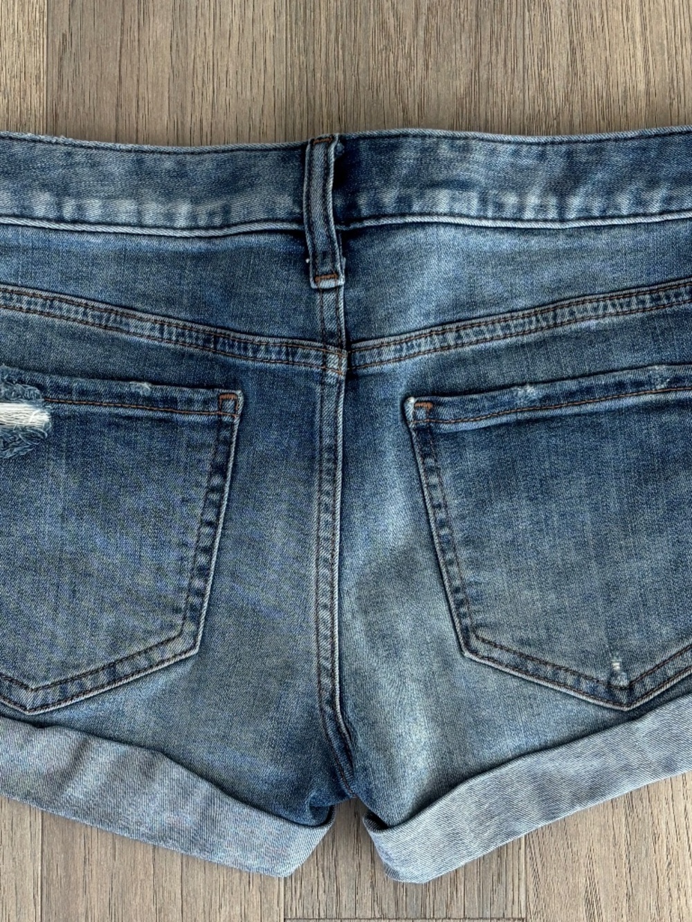 Express Shortie Relaxed Low Rise Shorts - Distressed Denim Size 00 - Picture 5 of 9